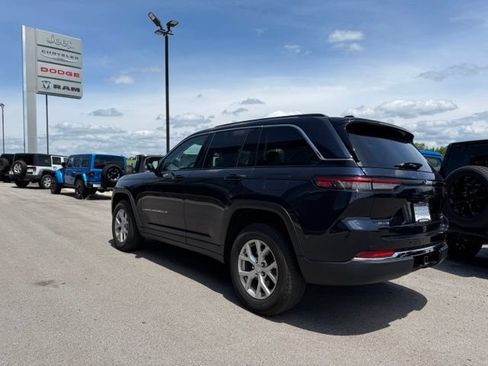 Used 2023 Jeep Grand Cherokee Limited w/ Trailer Tow Prep Group (B) AWD/4WD image 5