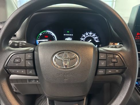 Used 2024 Toyota Sienna LE FWD image 15