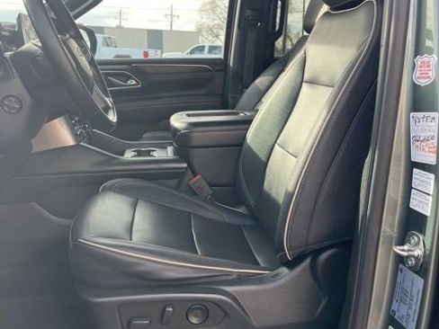 Used 2023 Chevrolet Suburban Premier image 27