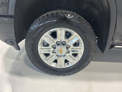 Used 2025 Chevrolet Silverado 2500 High Country w/ High Country Premium Package AWD/4WD image 14
