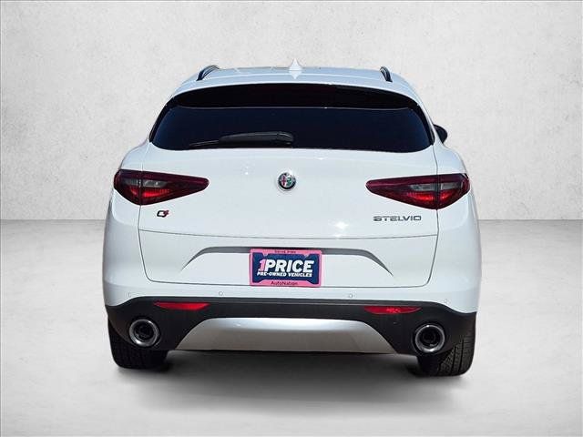 Used 2018 Alfa Romeo Stelvio Sport w/ Quick Order Package 22J Sport AWD/4WD image 7