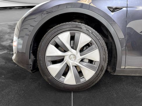 Used 2024 Tesla Model Y Long Range AWD/4WD image 29
