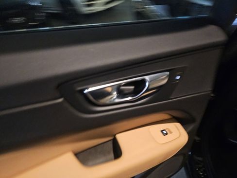 Used 2020 Volvo XC60 T6 Momentum w/ Premium Package image 15