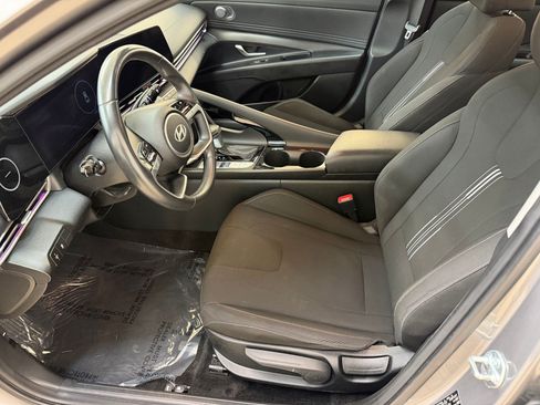 Used 2025 Hyundai Elantra SEL FWD image 5