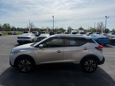 Used 2019 Nissan Kicks SV image 8