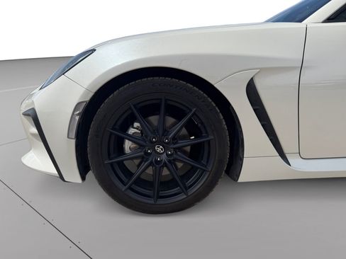 Used 2022 Toyota GR86 Premium RWD image 9