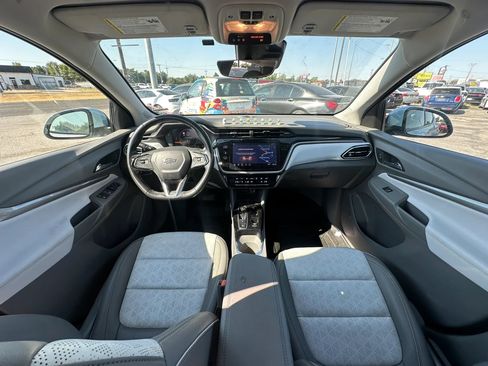 Used 2022 Chevrolet Bolt EUV Premier w/ Sun & Sound Package FWD image 2