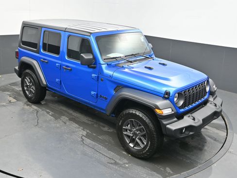 Used 2025 Jeep Wrangler Sport S image 31