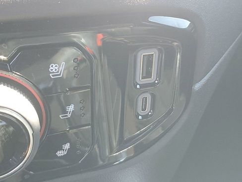 Certified 2025 Chevrolet Silverado 1500 High Country image 32