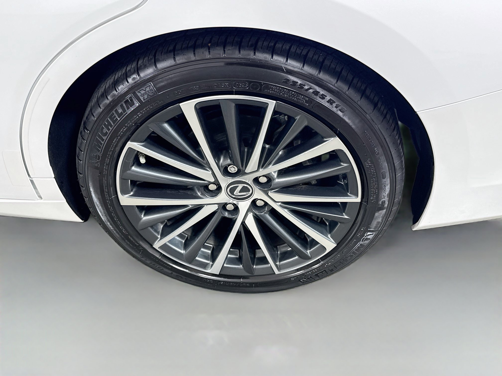 Certified 2025 Lexus ES 300h w/ Premium Package FWD image 29
