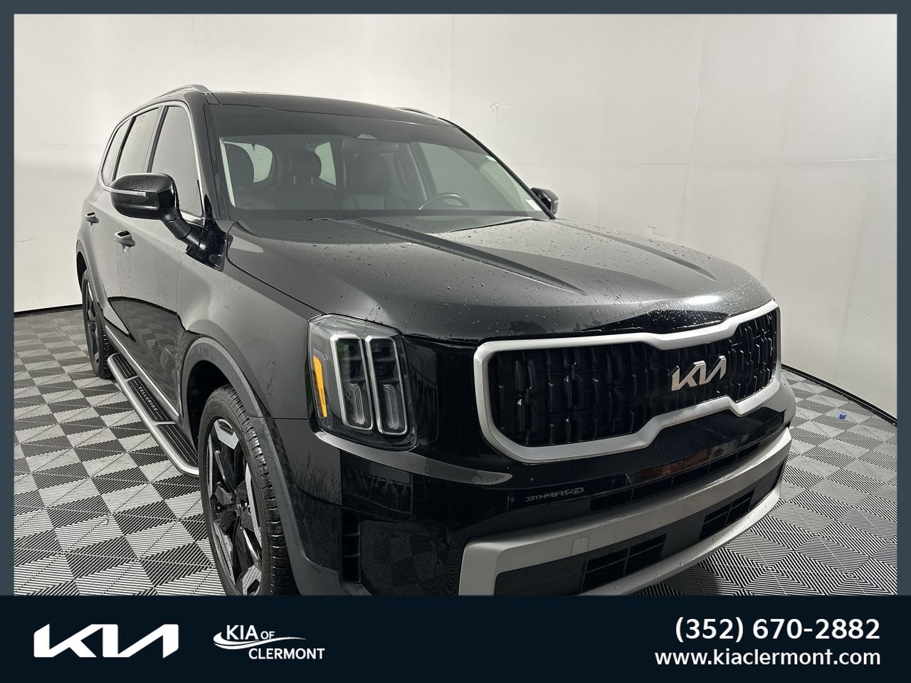 Used 2023 Kia Telluride EX w/ EX Captain's Chair Package FWD image 1