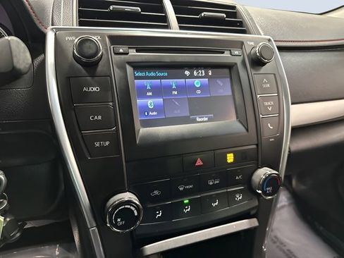 Used 2017 Toyota Camry SE image 21