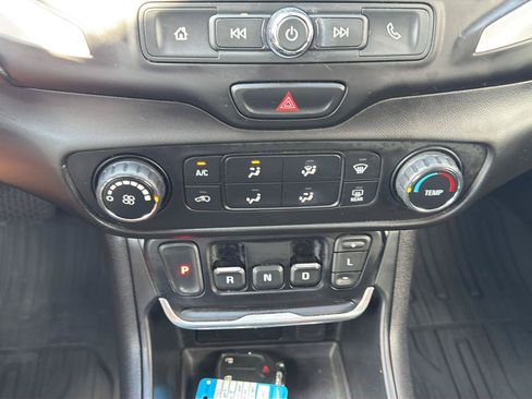 Used 2021 GMC Terrain SLE w/ LPO, Floor Liner Package FWD image 19