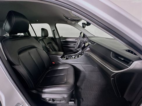 Used 2023 Jeep Grand Cherokee Limited w/ Black Appearance Package image 32