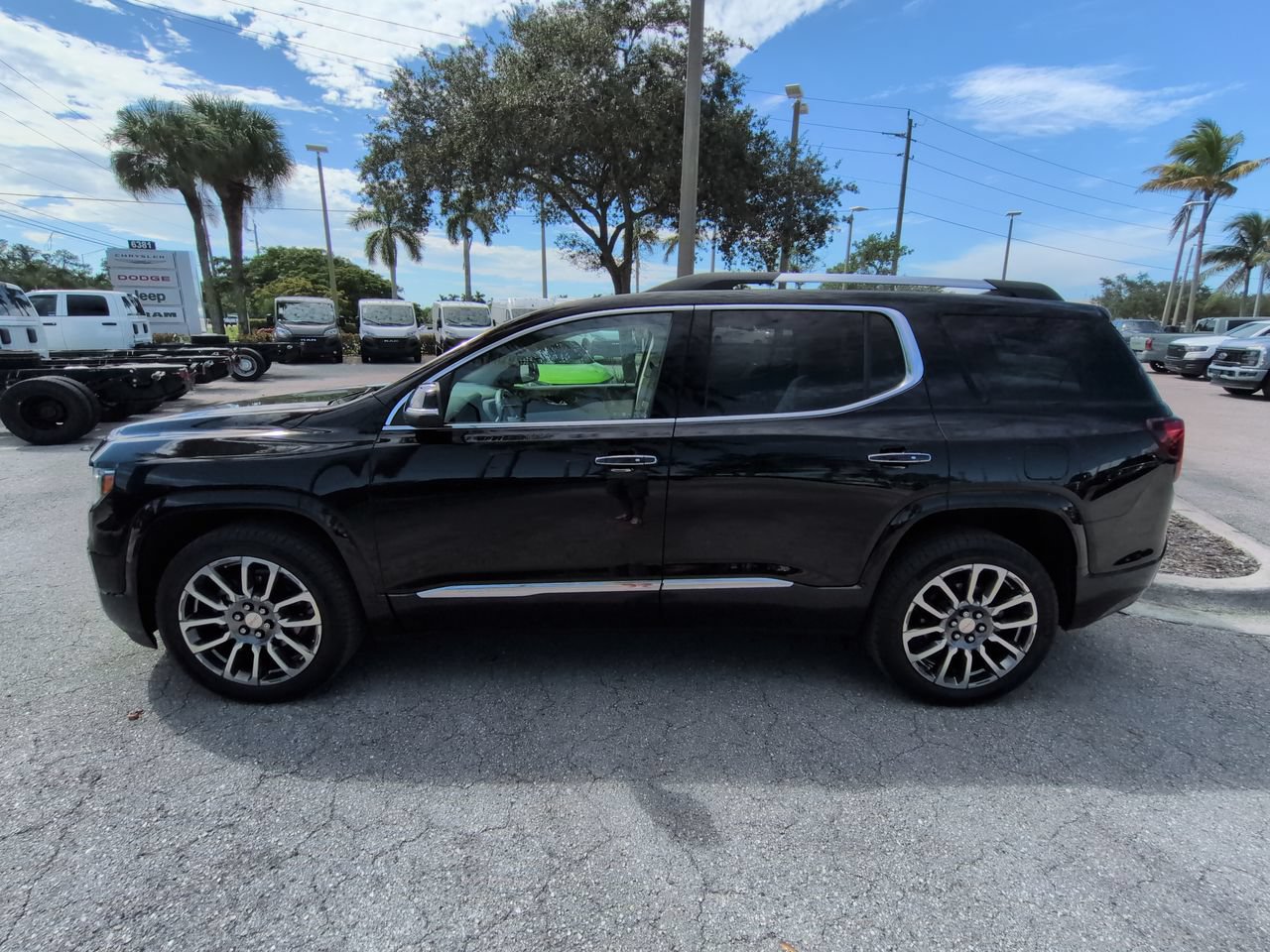 Used 2020 GMC Acadia Denali w/ Denali Ultimate Package AWD/4WD image 8