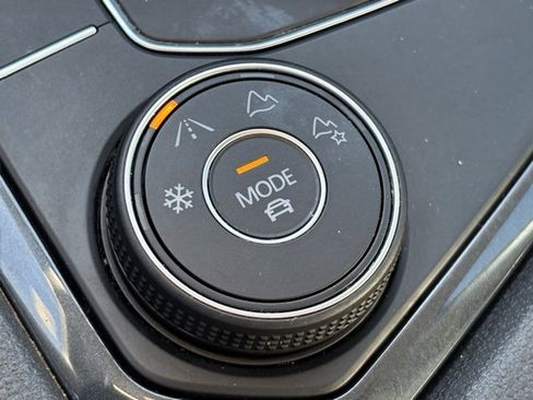 Used 2019 Volkswagen Tiguan SEL w/ 3rd Row Seat Package image 34