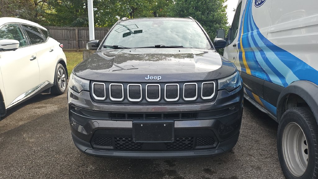 Used 2022 Jeep Compass Latitude w/ Sun and Sound Group AWD/4WD image 5