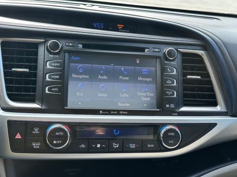 Used 2019 Toyota Highlander XLE image 38