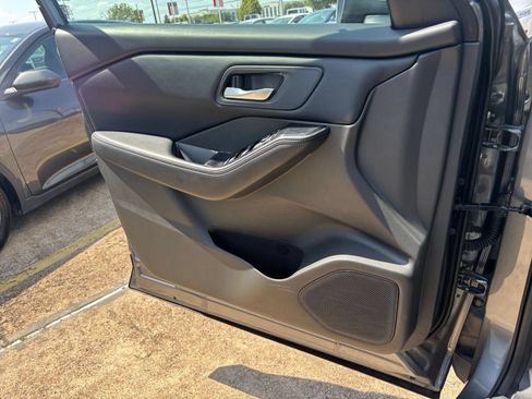 Used 2026 Nissan Rogue SV FWD image 18