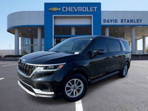 Used 2024 Kia Carnival LX FWD image 1