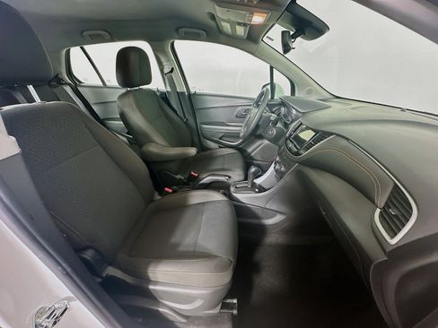 Used 2018 Chevrolet Trax LS image 28