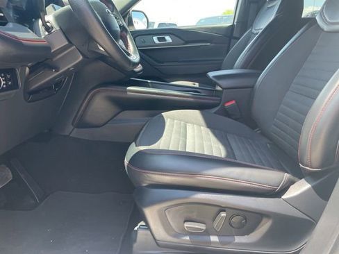 Used 2025 Ford Explorer ST-Line w/ ST-Line Street Pack AWD/4WD image 2