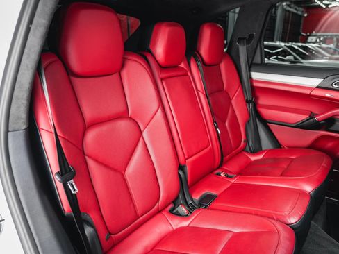 Used 2015 Porsche Cayenne Turbo image 56