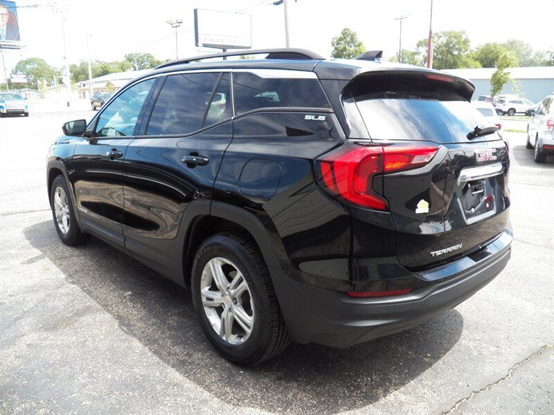 Used 2020 GMC Terrain SLE w/ Driver Convenience Package FWD image 2