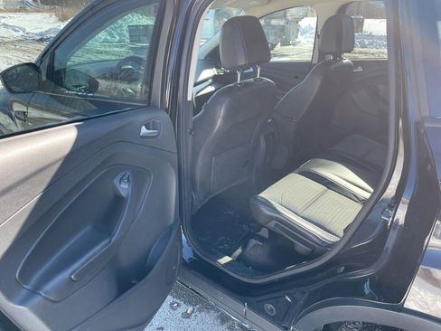 Used 2017 Ford Escape SE w/ SE Sport Appearance Package image 10