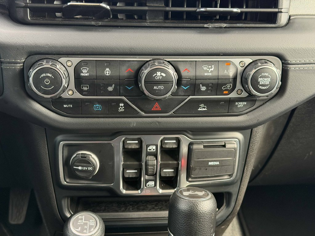Used 2024 Jeep Wrangler Unlimited Sahara AWD/4WD image 33