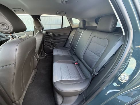 Used 2025 Chevrolet Trax LT w/ LT Convenience Package image 37