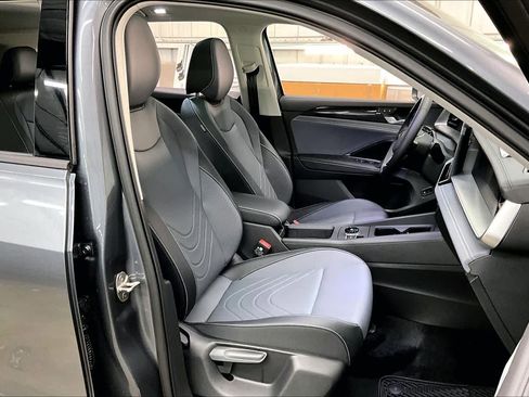 New 2026 Volkswagen Tiguan SE image 31