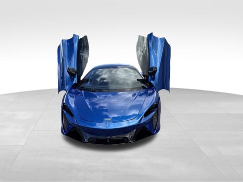 Used 2023 McLaren Artura RWD image 20