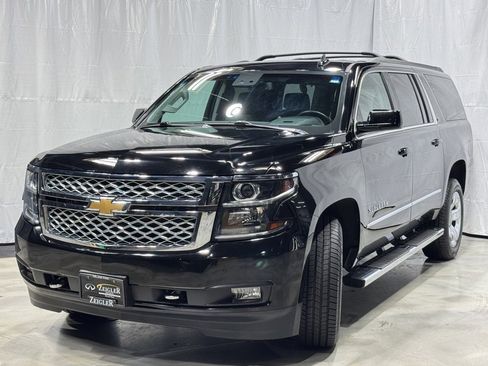 Used 2019 Chevrolet Suburban LT w/ LT Signature Package image 3