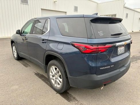 Used 2022 Chevrolet Traverse LS image 9