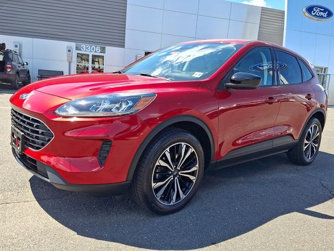Certified 2022 Ford Escape SE w/ SE Sport Appearance Package image 5
