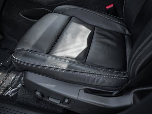 Certified 2023 Volvo XC40 B5 Plus w/ Driver Assist Package image 32