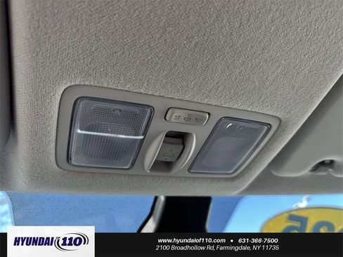 Used 2025 Hyundai Venue SEL image 30