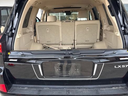 Used 2021 Lexus LX 570 4WD w/ Luxury Package image 9