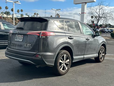 Used 2018 Toyota RAV4 XLE w/ Carpet Mat Package FWD image 3