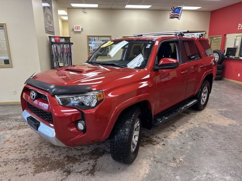 Used 2015 Toyota 4Runner Trail AWD/4WD image 3