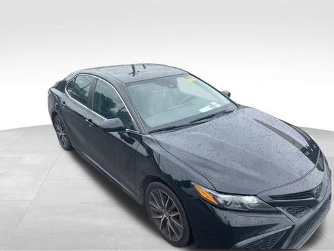 Used 2021 Toyota Camry SE FWD image 19