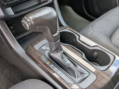 Used 2015 GMC Canyon SLE AWD/4WD image 26