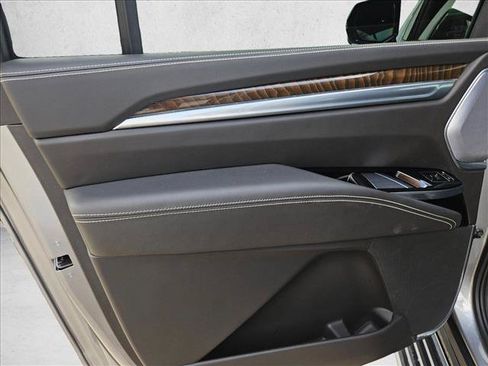 Used 2025 Cadillac Escalade ESV Sport Platinum AWD/4WD image 11