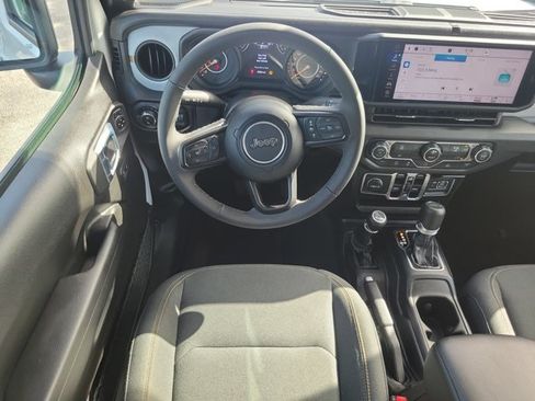 Certified 2025 Jeep Gladiator Sport AWD/4WD image 12