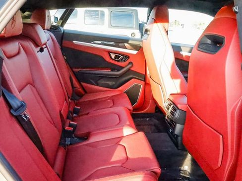 Used 2022 Lamborghini Urus image 17