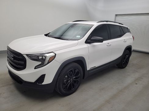 Used 2020 GMC Terrain SLE w/ Elevation Edition FWD image 2