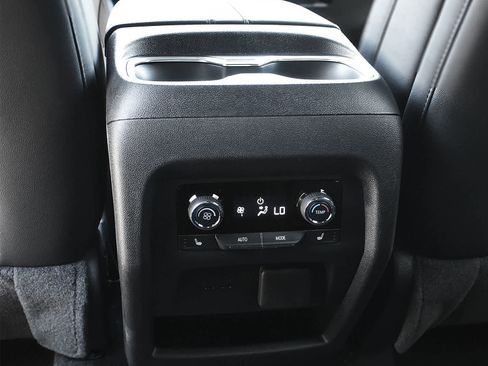 Used 2026 Chevrolet Traverse RS AWD/4WD image 12