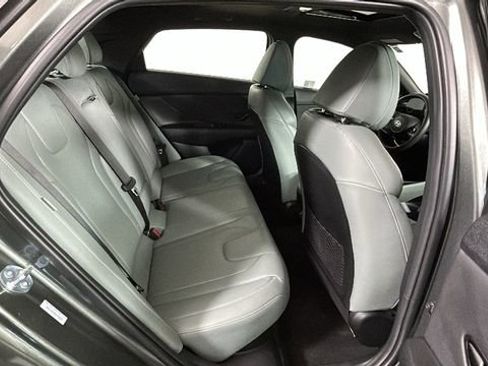 Used 2025 Hyundai Elantra Limited FWD image 29