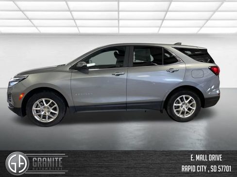 Used 2024 Chevrolet Equinox LT AWD/4WD image 2